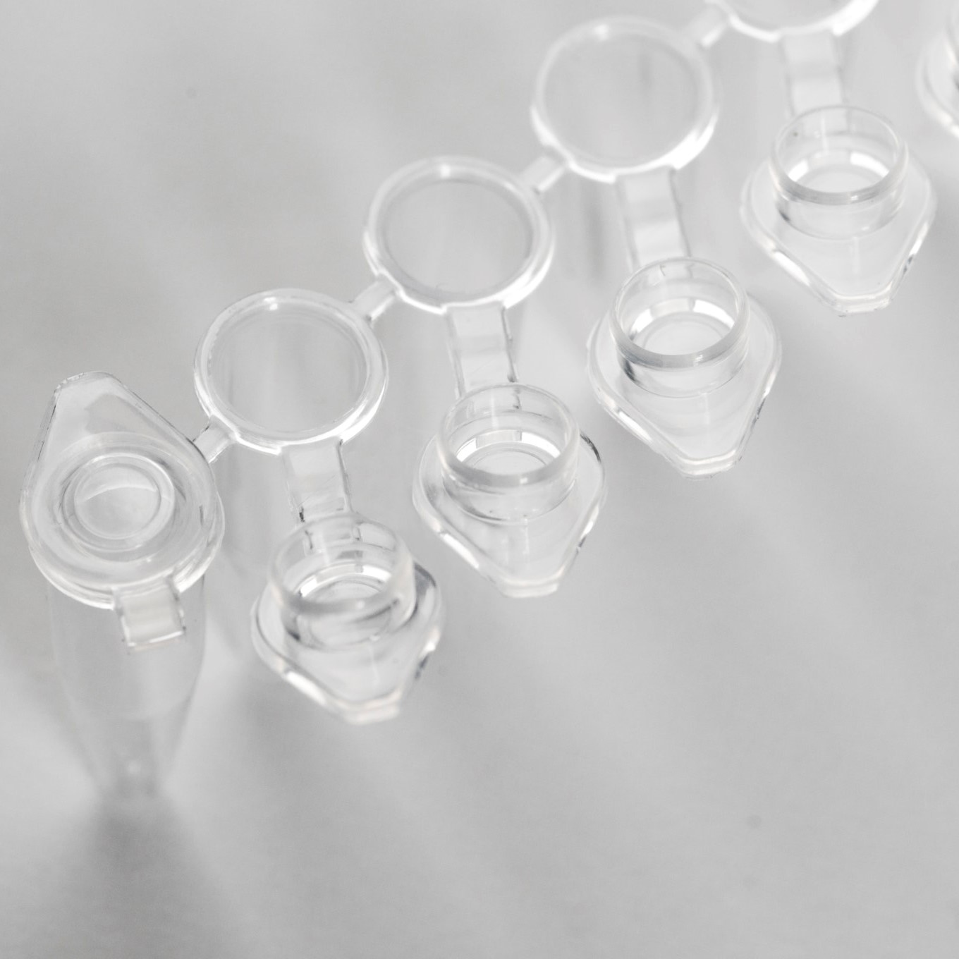 PCR tubes 0.2 ml natural PP strips w/8 tubes individually attached flat caps PCR ready 20.000G