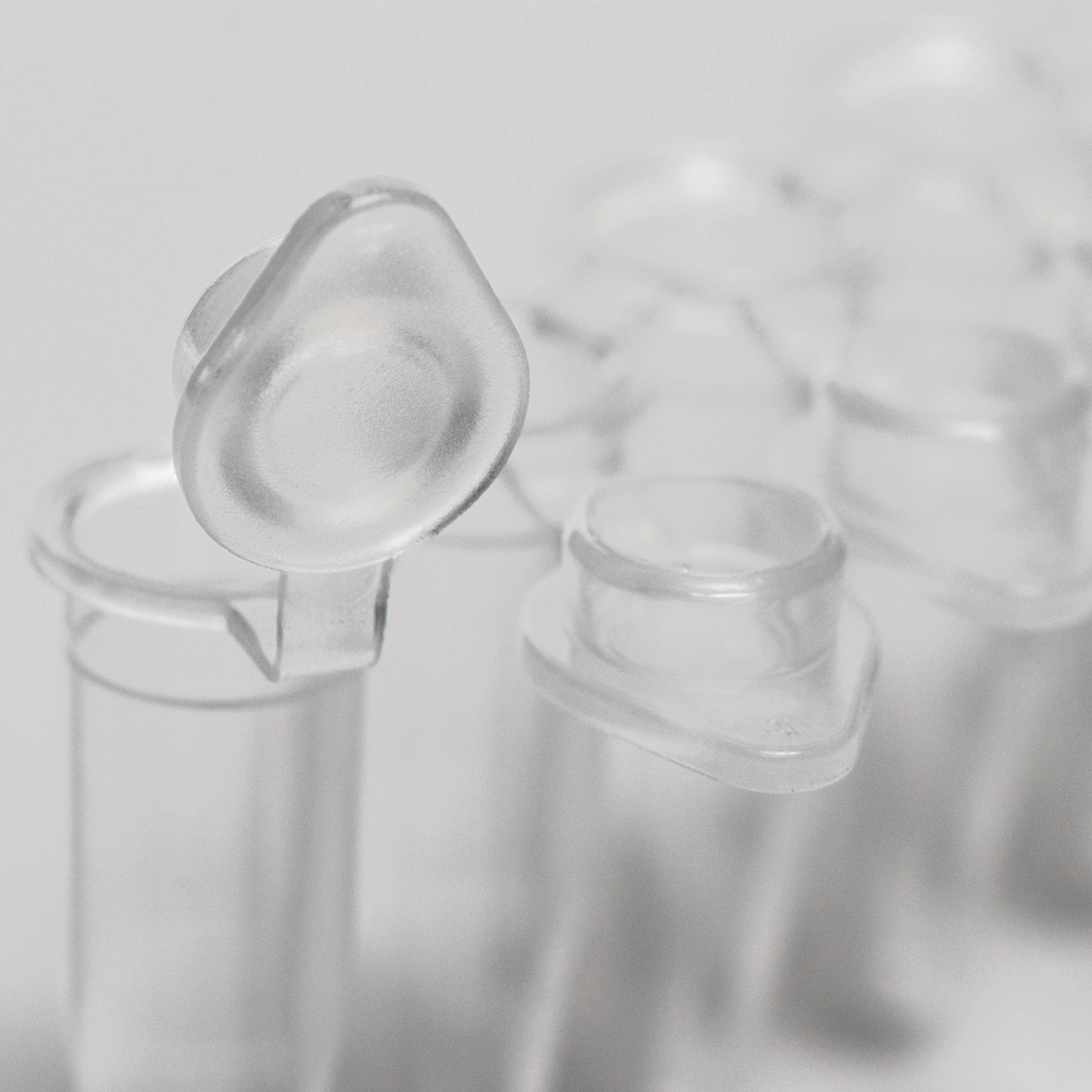 PCR tubes 0.2 ml natural PP strips w/8 tubes individually attached flat caps PCR ready 6.000G