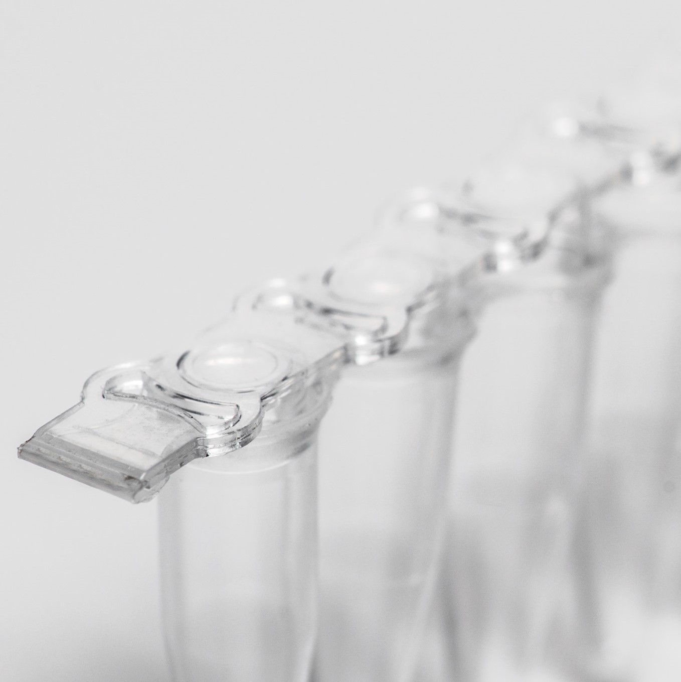 PCR tubes 0.2 ml natural PP strips w/8 tubes attached  flat caps as strip PCR ready 6.000G