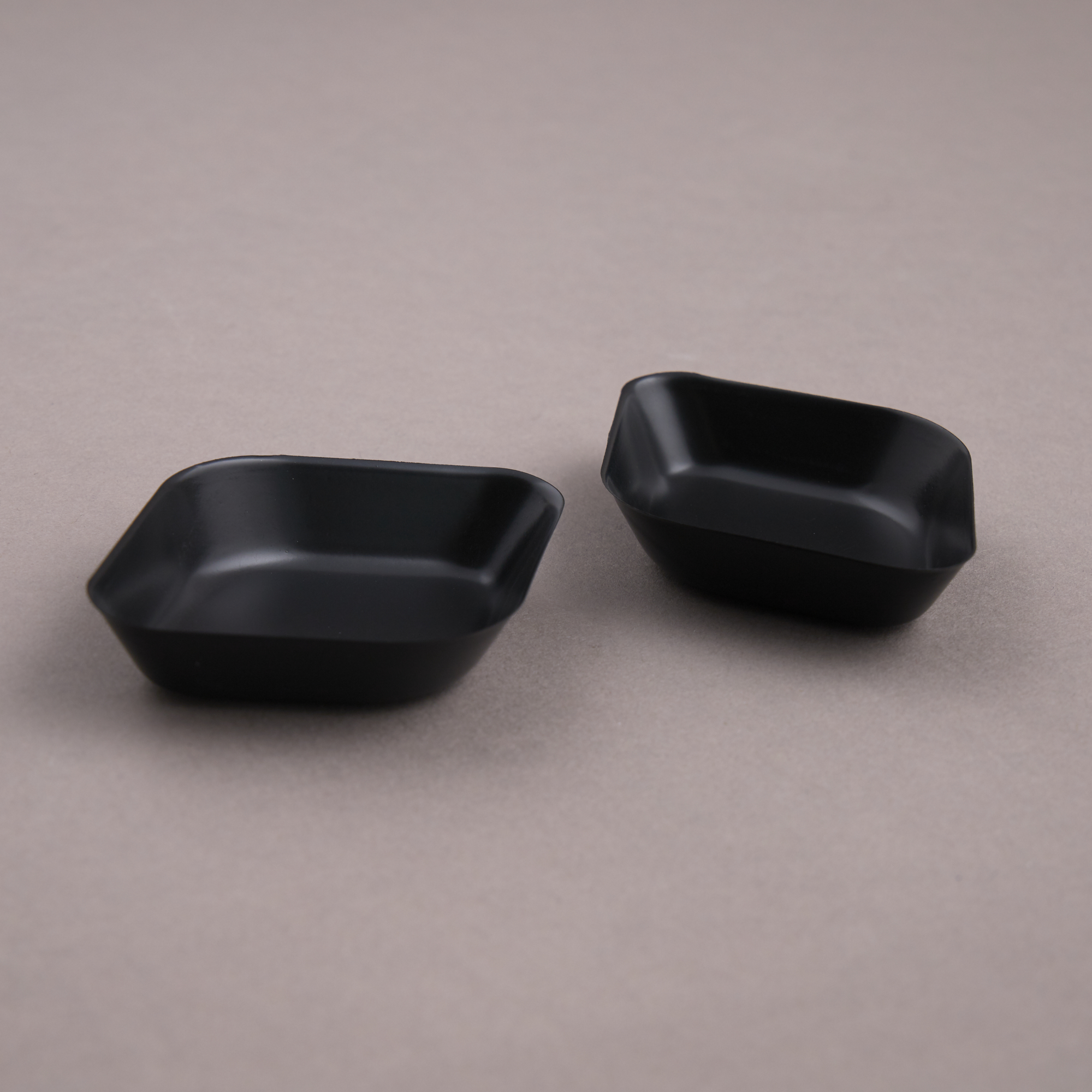 Weighing dishes PS 30 ml diamant shaped black  78 x 56 x 14 mm. antistatic 